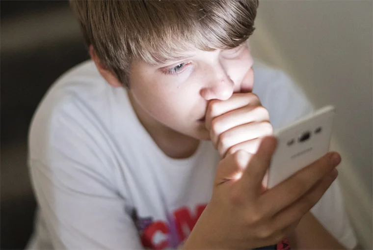 Детская Безопасность и Смартфон: 4 Скрытые Угрозы