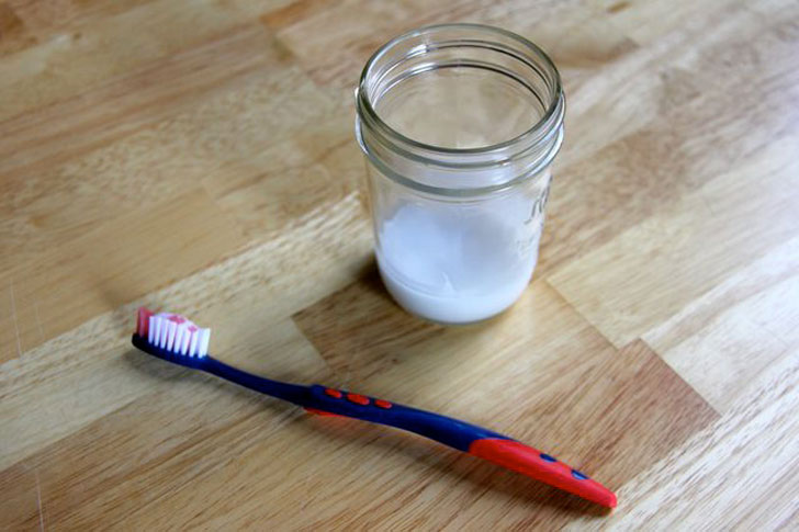 как чистить зубы кокосовым маслом с содой