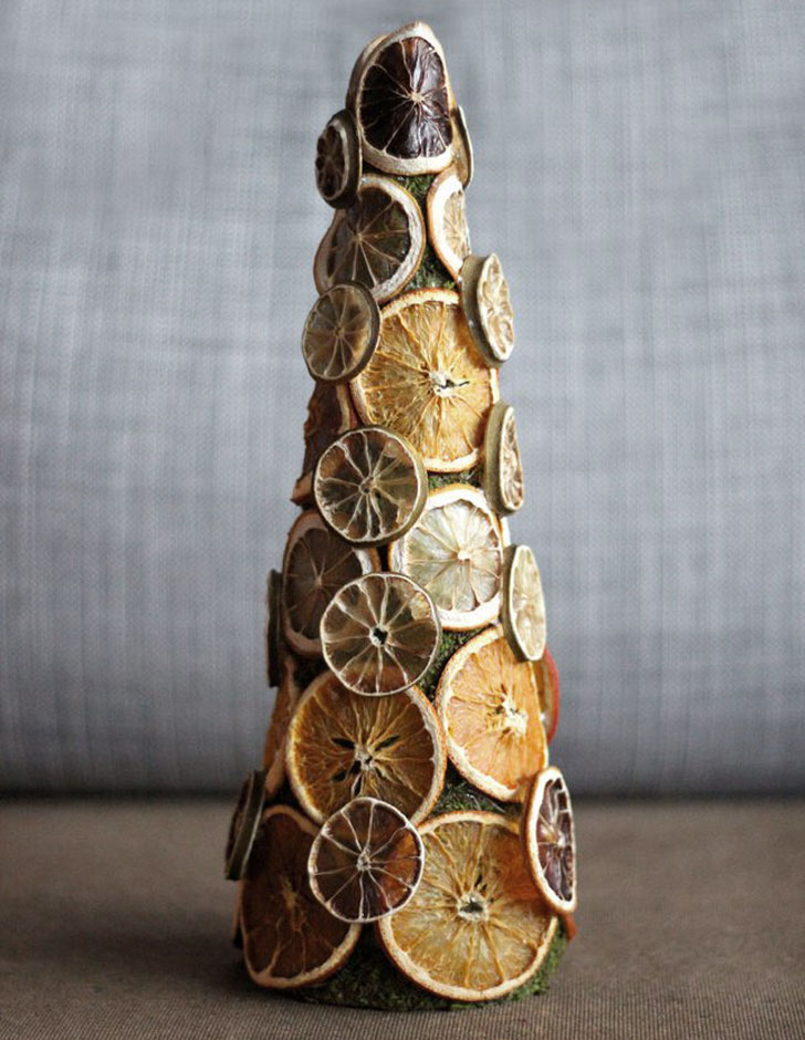 декоративная елка из сухофруктов