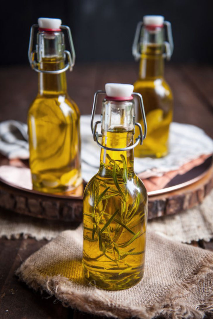 оливковое масло с натуральными ароматизаторами внутри