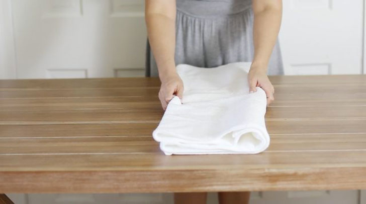сворачивание полотенца пополам