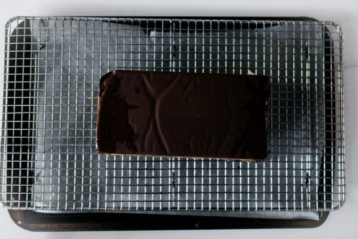 обмазывание торта шоколадом