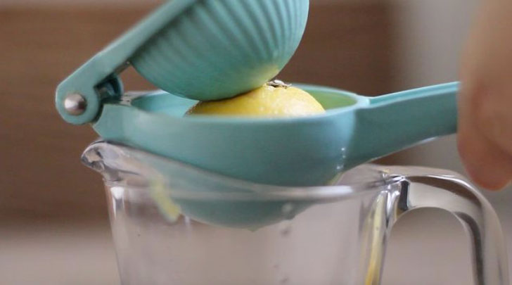 выжимание лимонного сока