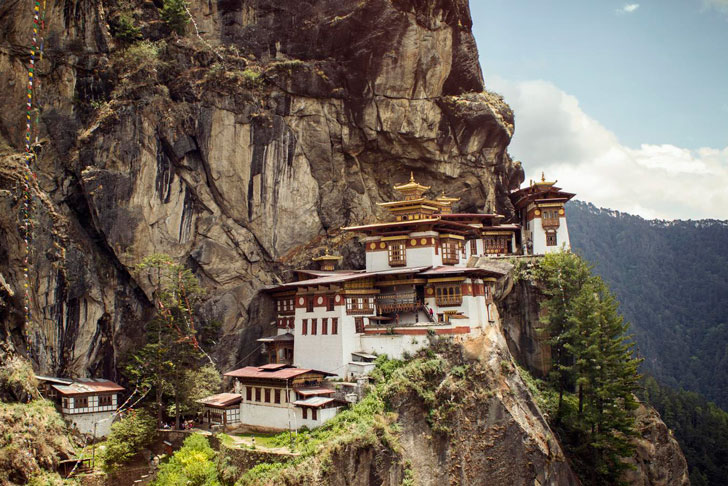 храм на горе в Бутане