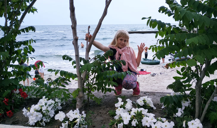 ребенок на пляже в Одессе