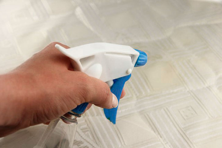 Как почистить матрас в домашних условиях от запаха и пятен мочи с помощью уксуса