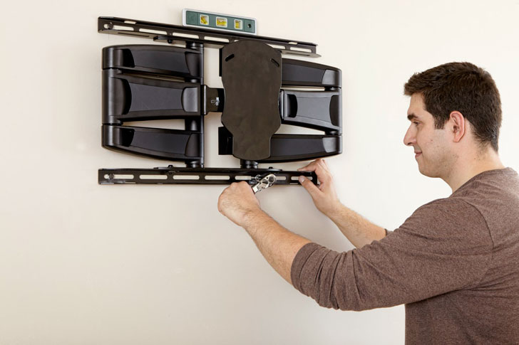 как повесить телевизор на стену