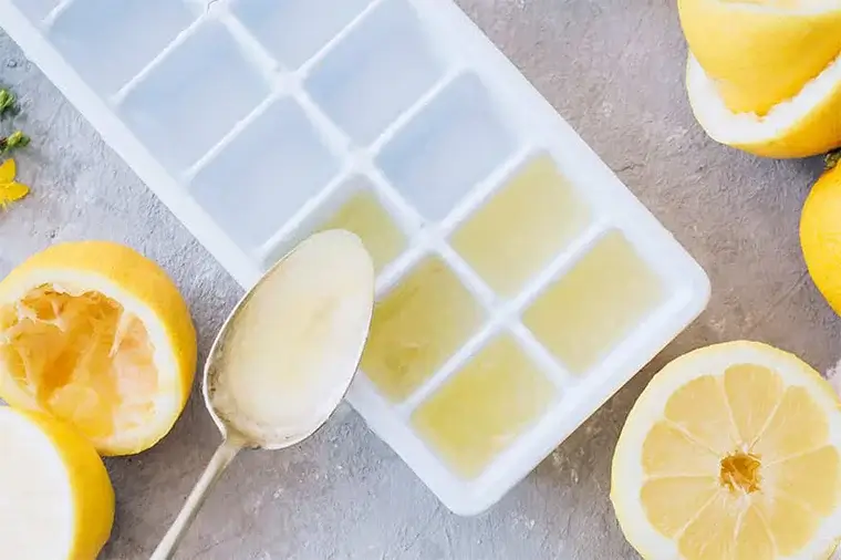подготовка к замораживанию лимонного сока