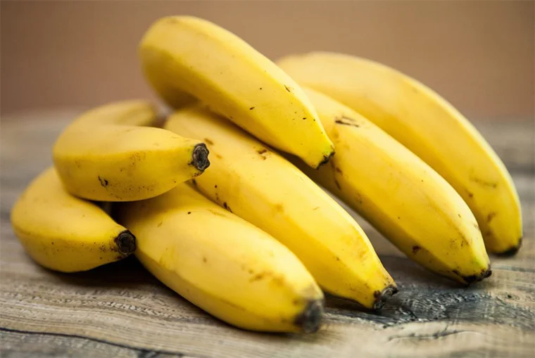 банани на столі